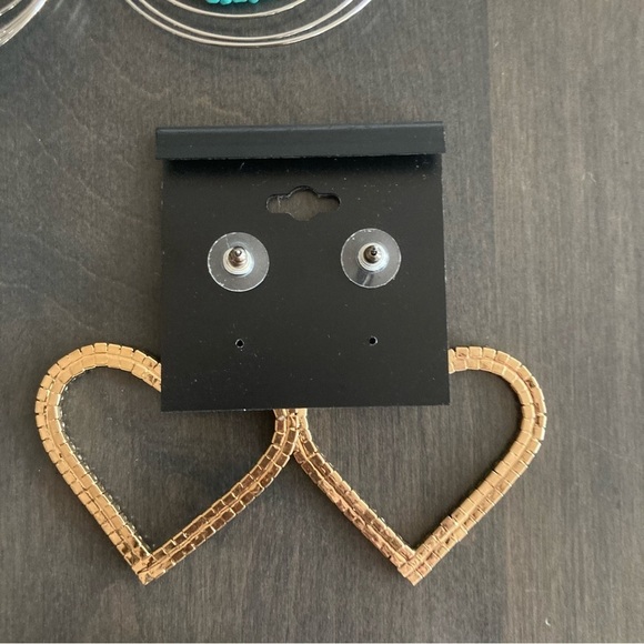 NWT Guess Bundle Set of Hoop and Dangle Earrings - Picture 10 of 10